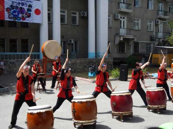 「大江戸太鼓」による和太鼓演奏。見事なたたきぶりだった